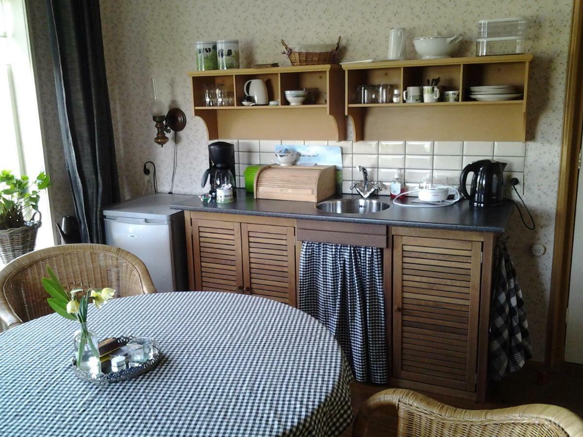 Bed and Breakfast De Wylgepleats Jutrijp Экстерьер фото